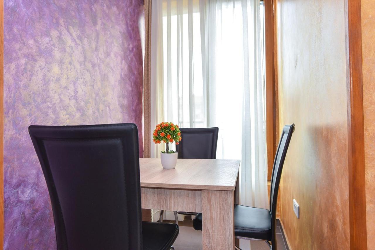 Lux M Apartment