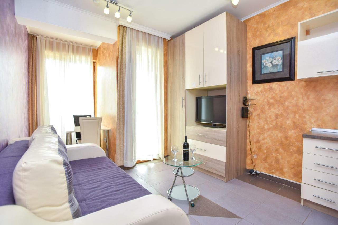 Lux M * Budva