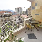 Lux Apartments M